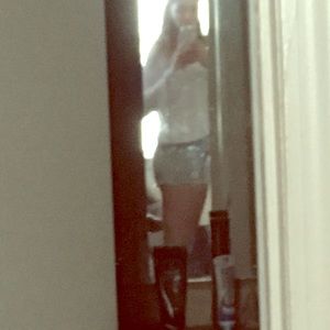 WHITE AMERICAN EAGLE SHORTS/ SIZE4